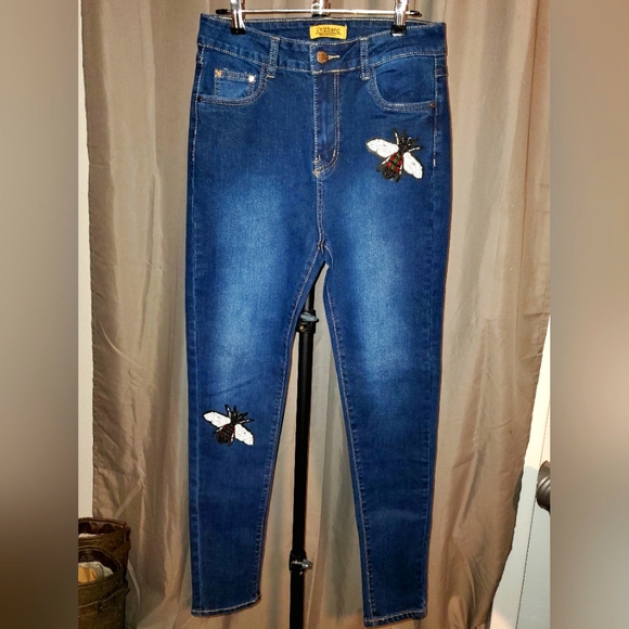 VINIZBENA Skinny Jean w/Appliqué - Picture 1 of 9